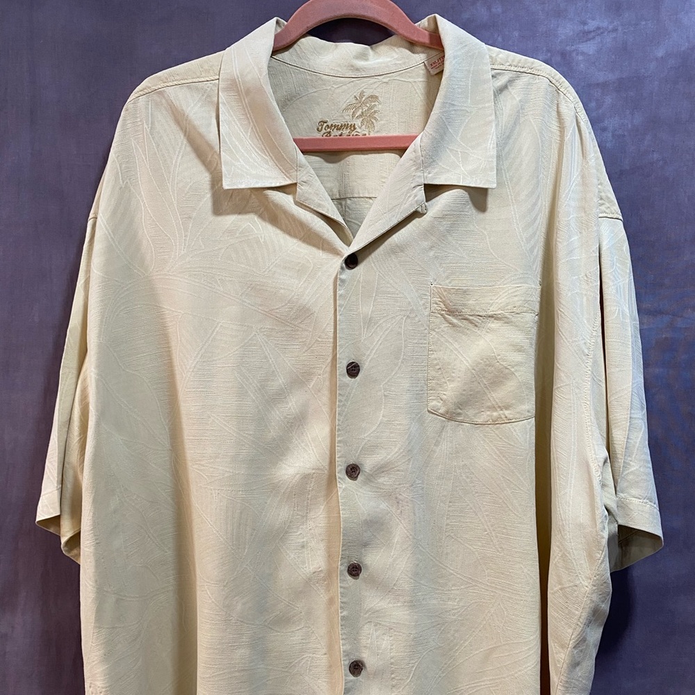 Textured Tommy bahama button down.